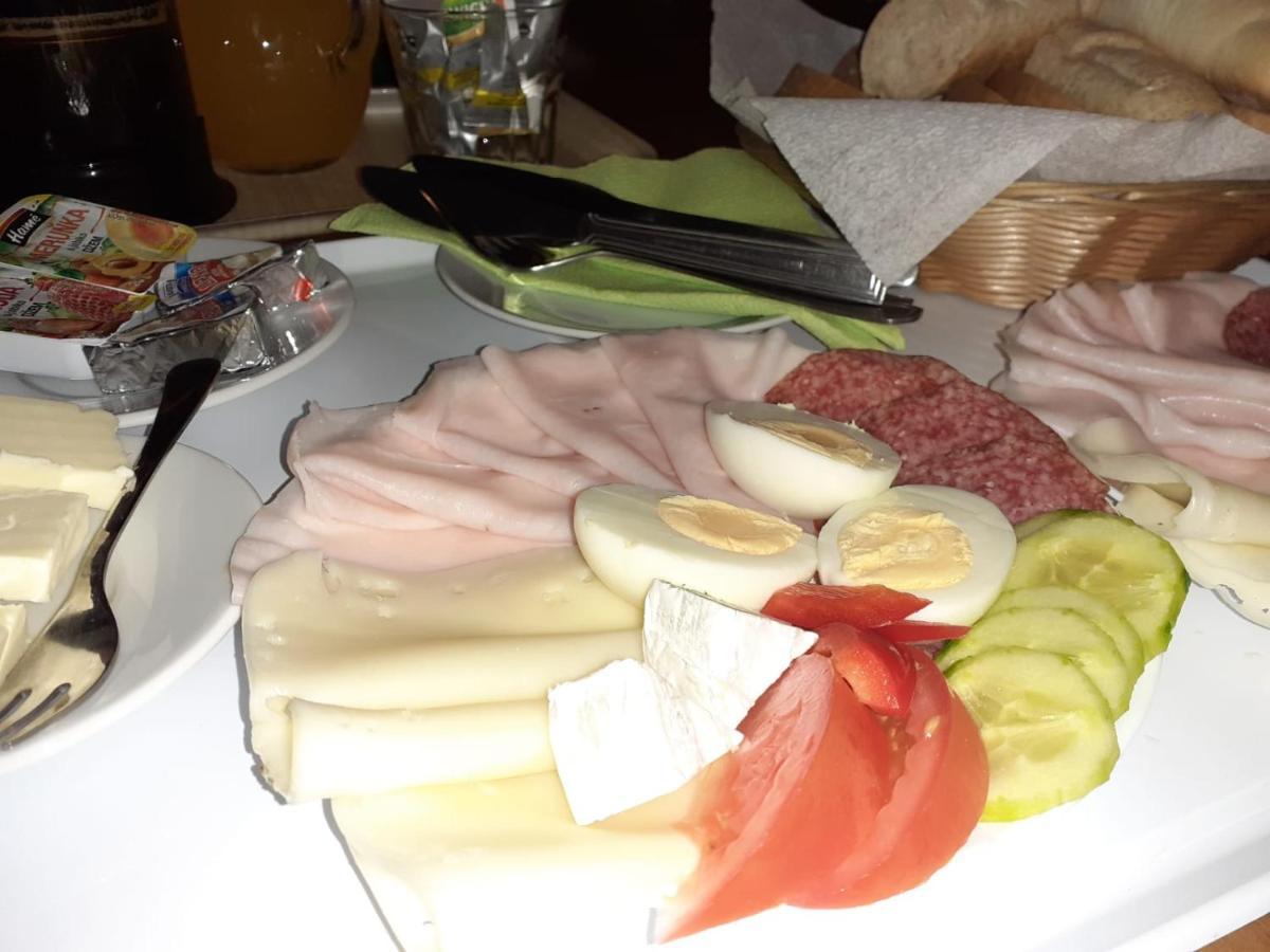 Penzion Tyra Trinec Exteriör bild