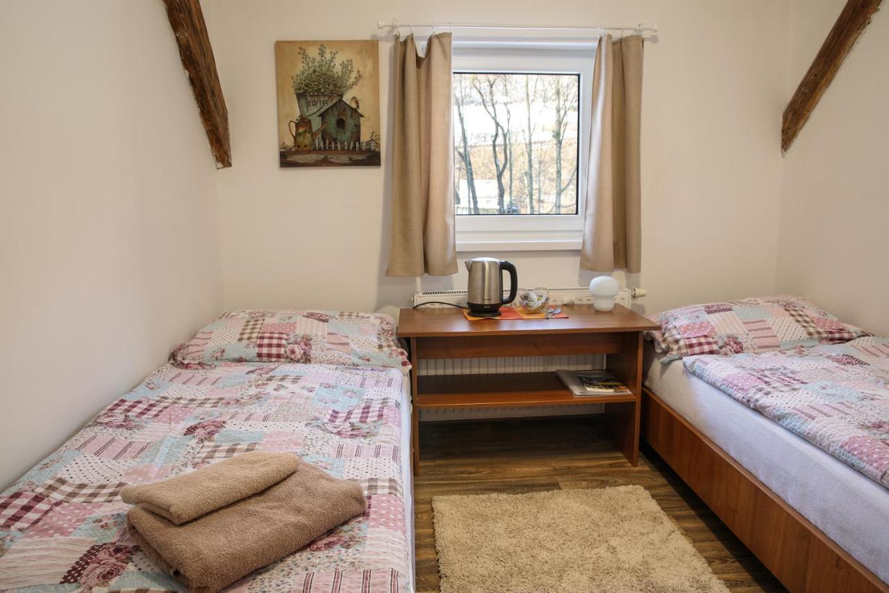 Penzion Tyra Trinec Exteriör bild