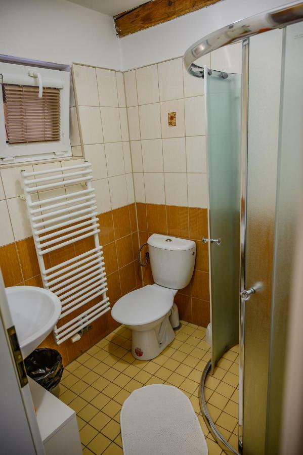 Penzion Tyra Trinec Exteriör bild