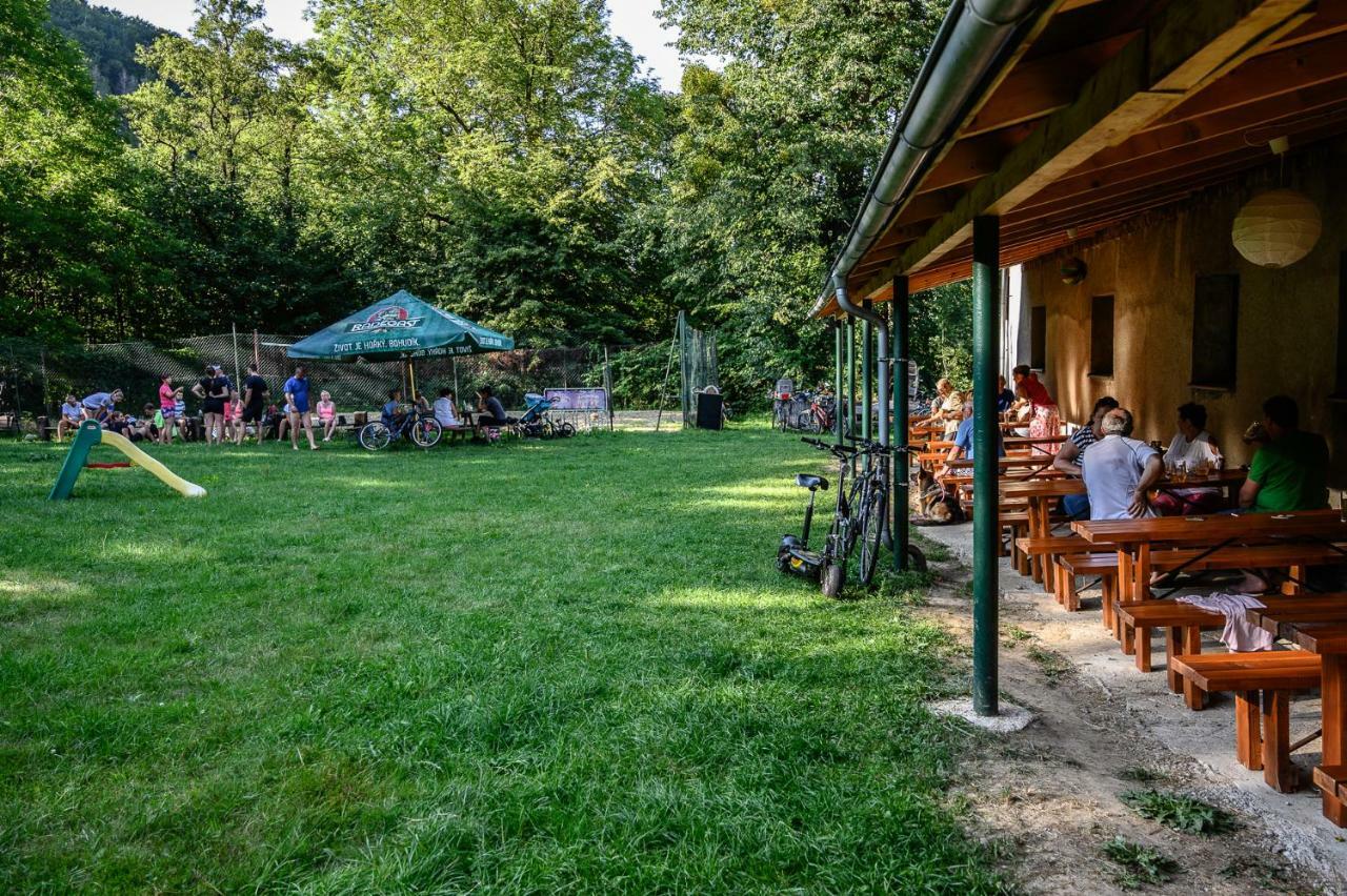 Penzion Tyra Trinec Exteriör bild