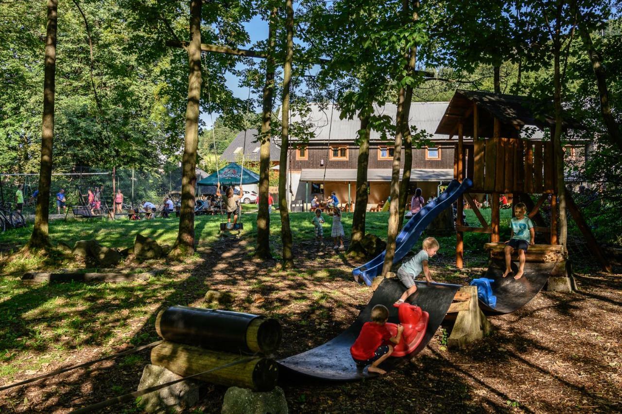 Penzion Tyra Trinec Exteriör bild