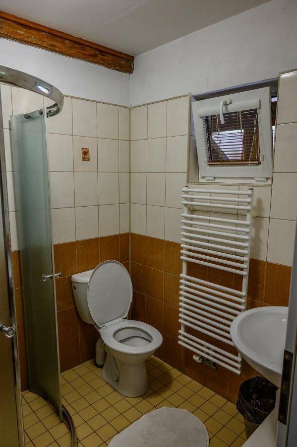 Penzion Tyra Trinec Exteriör bild