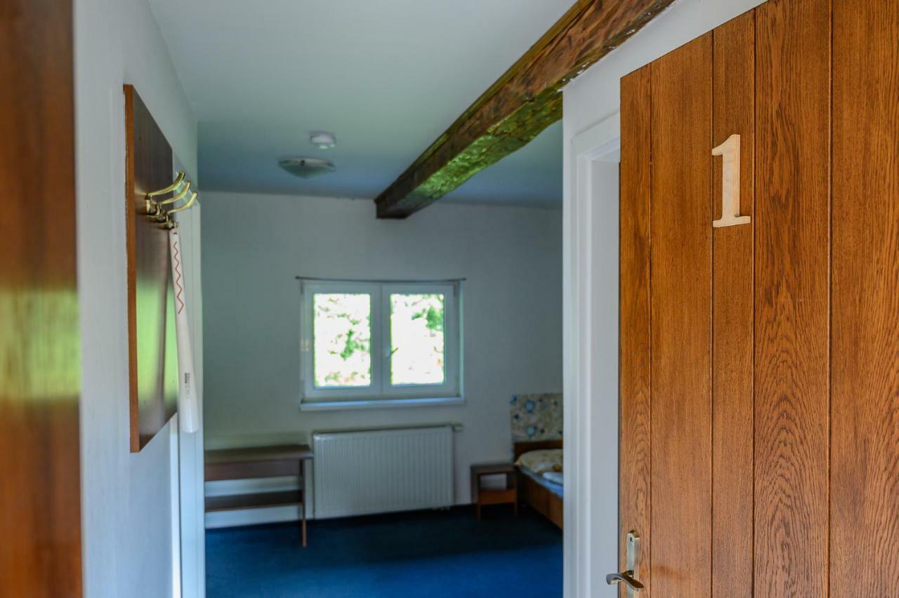 Penzion Tyra Trinec Exteriör bild