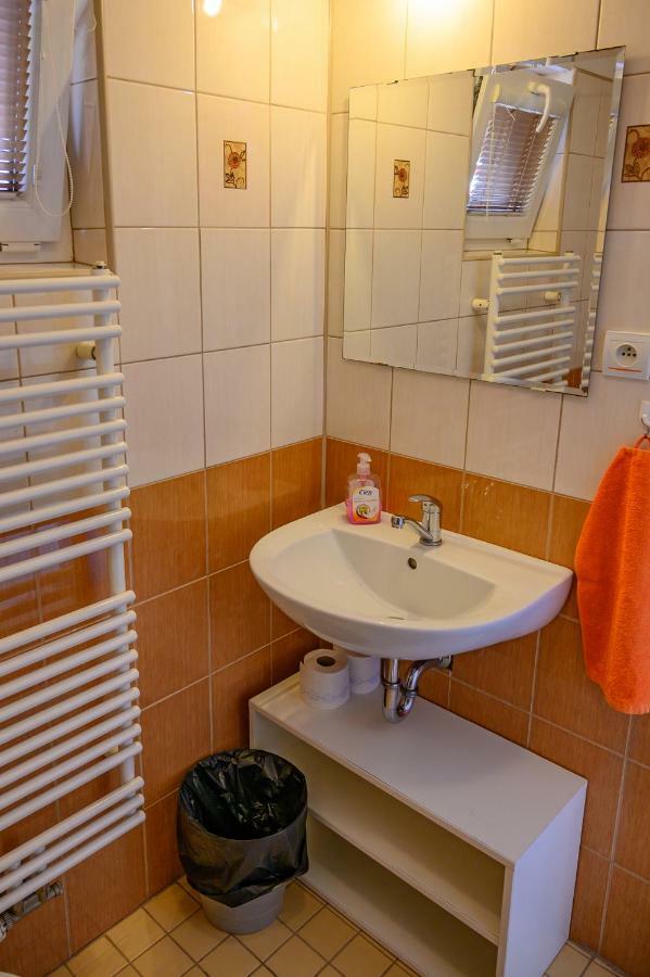 Penzion Tyra Trinec Exteriör bild